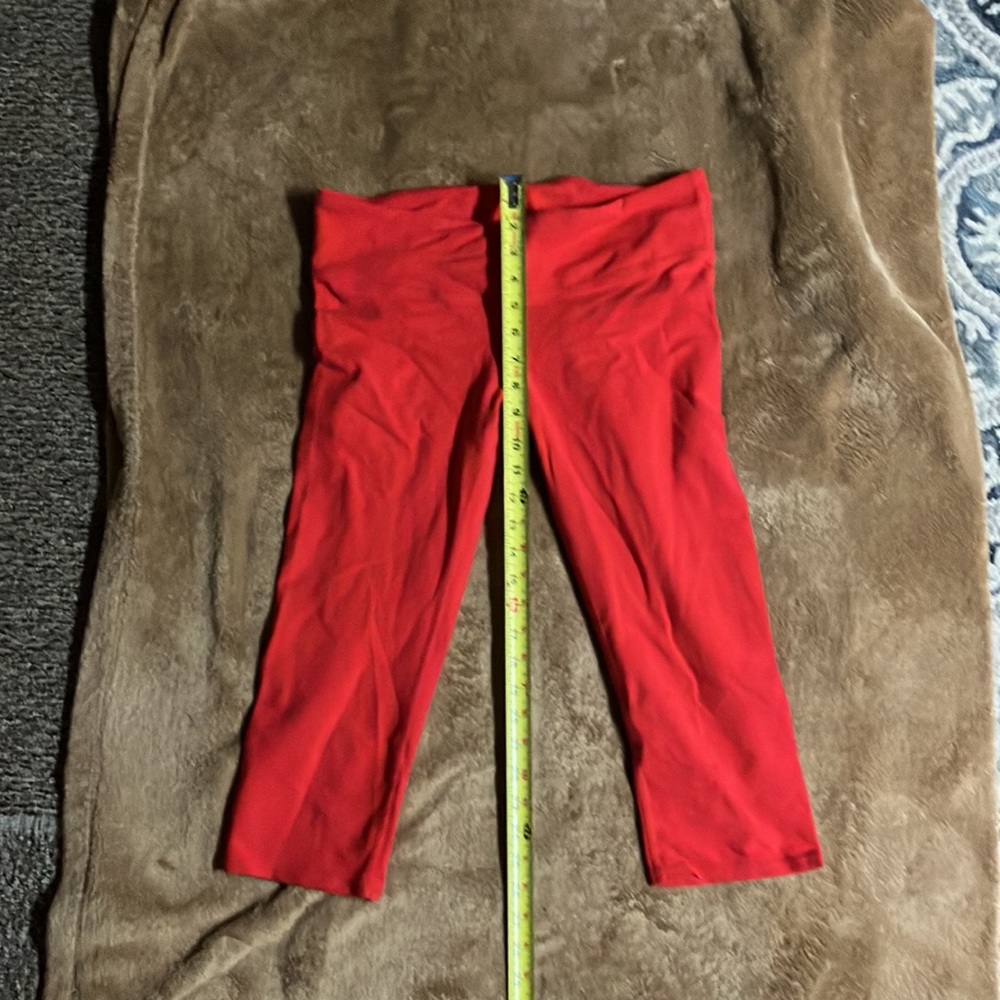 Alo cropped yoga pants, Red!